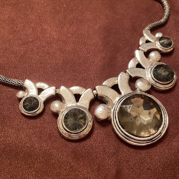 Statement necklace EUC faux silver with extender no markings - Picture 2 of 4